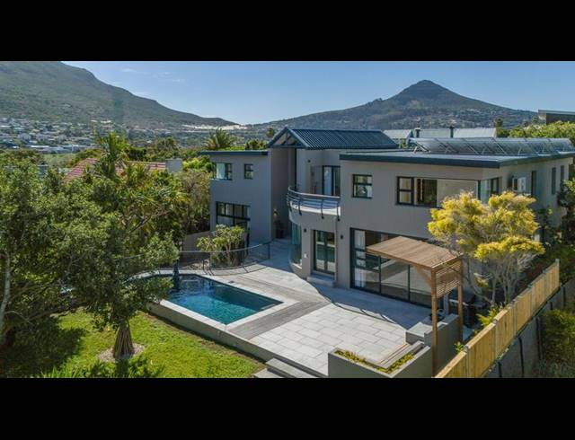 4 BEDROOM HOUSE FOR SALE IN SCOTT ESTATE